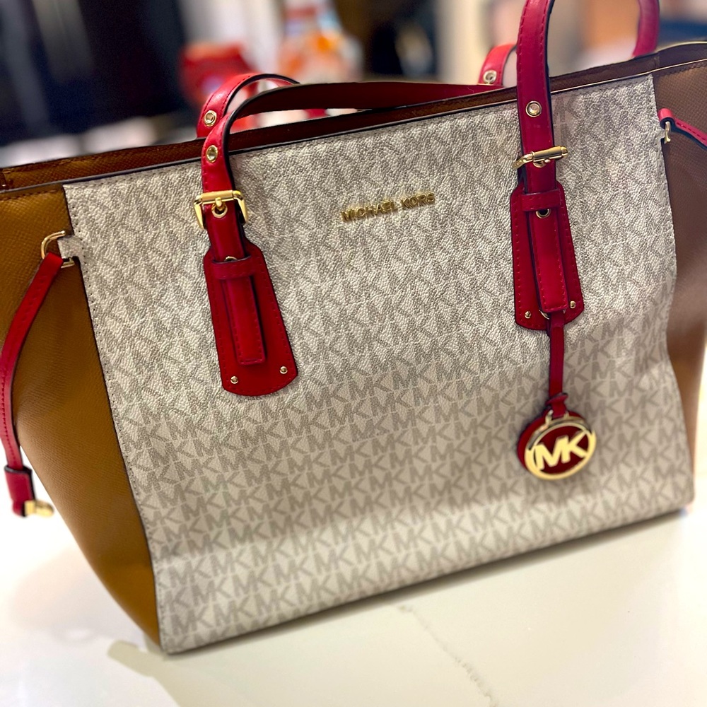 Michael Kors large leather tote👜💼